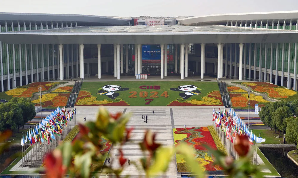 护航进博 实力担当|永利皇宫官网警用车全力护航第七届进博会