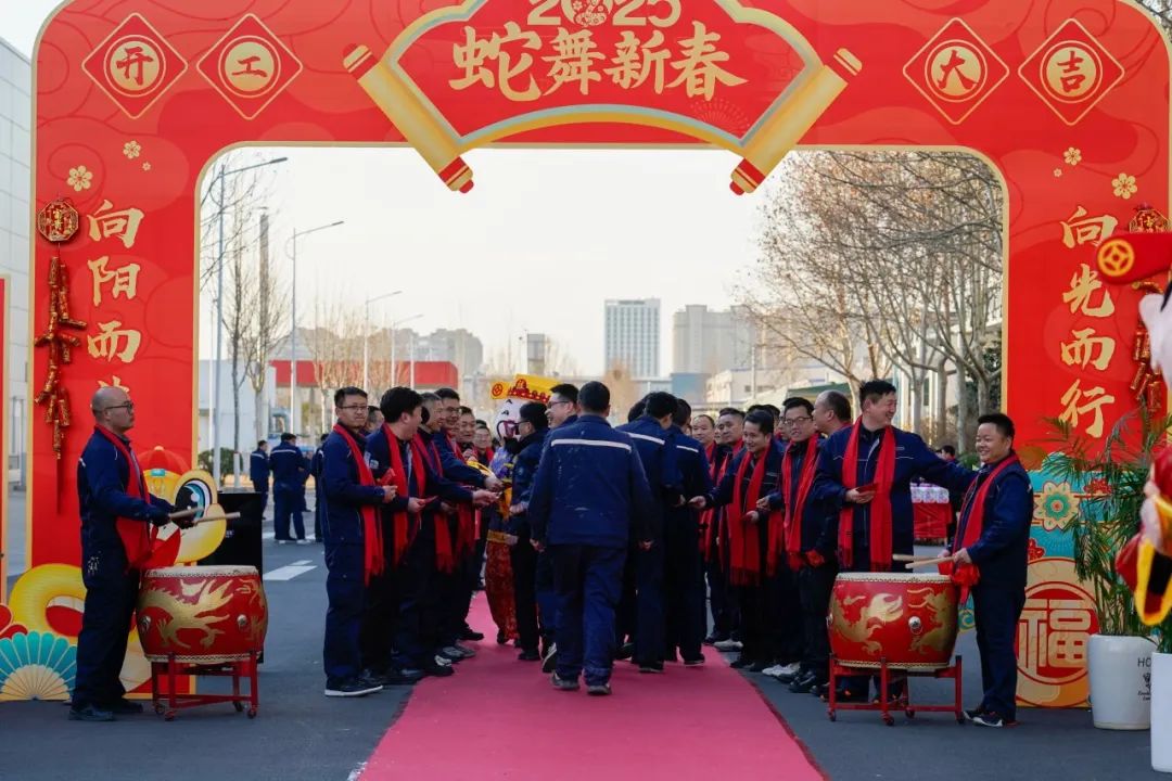 醒狮腾跃启新章 | 永利皇宫官网专用车2025年开工盛典燃情开启！