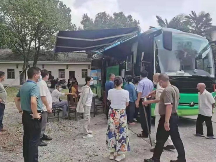 送苗上门！永利皇宫官网移动疫苗接种车开进社区