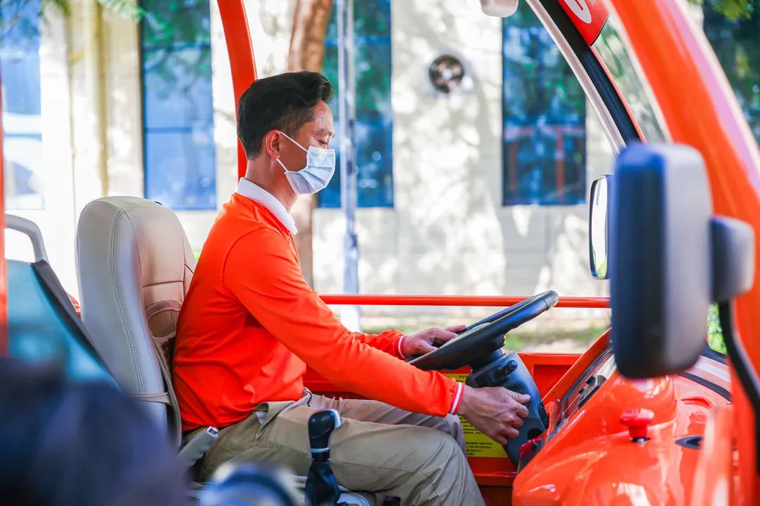 你能想象驾驶景区观光车有多“简单”？！