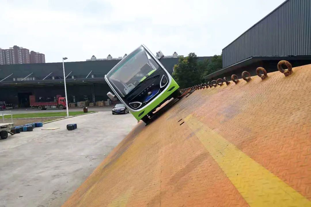 你能想象驾驶景区观光车有多“简单”？！