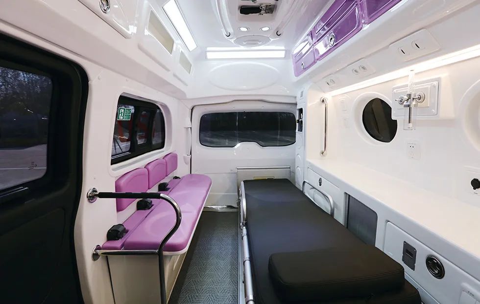 近距离观察救护车是什么体验？