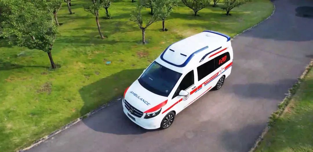 近距离观察救护车是什么体验？