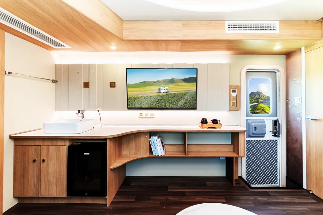 赛里木湖畔的“风景之屋”：永利皇宫官网移动民宿开启沉浸式旅行体验